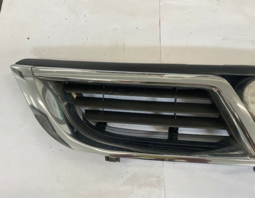 VAUXHALL VECTRA B FRONT GRILL-3