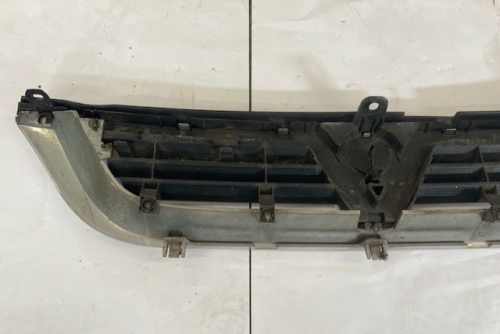 VAUXHALL VECTRA B FRONT GRILL-89